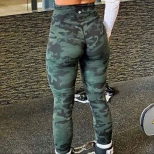 Lululemon camp ALIGNS sz. 2